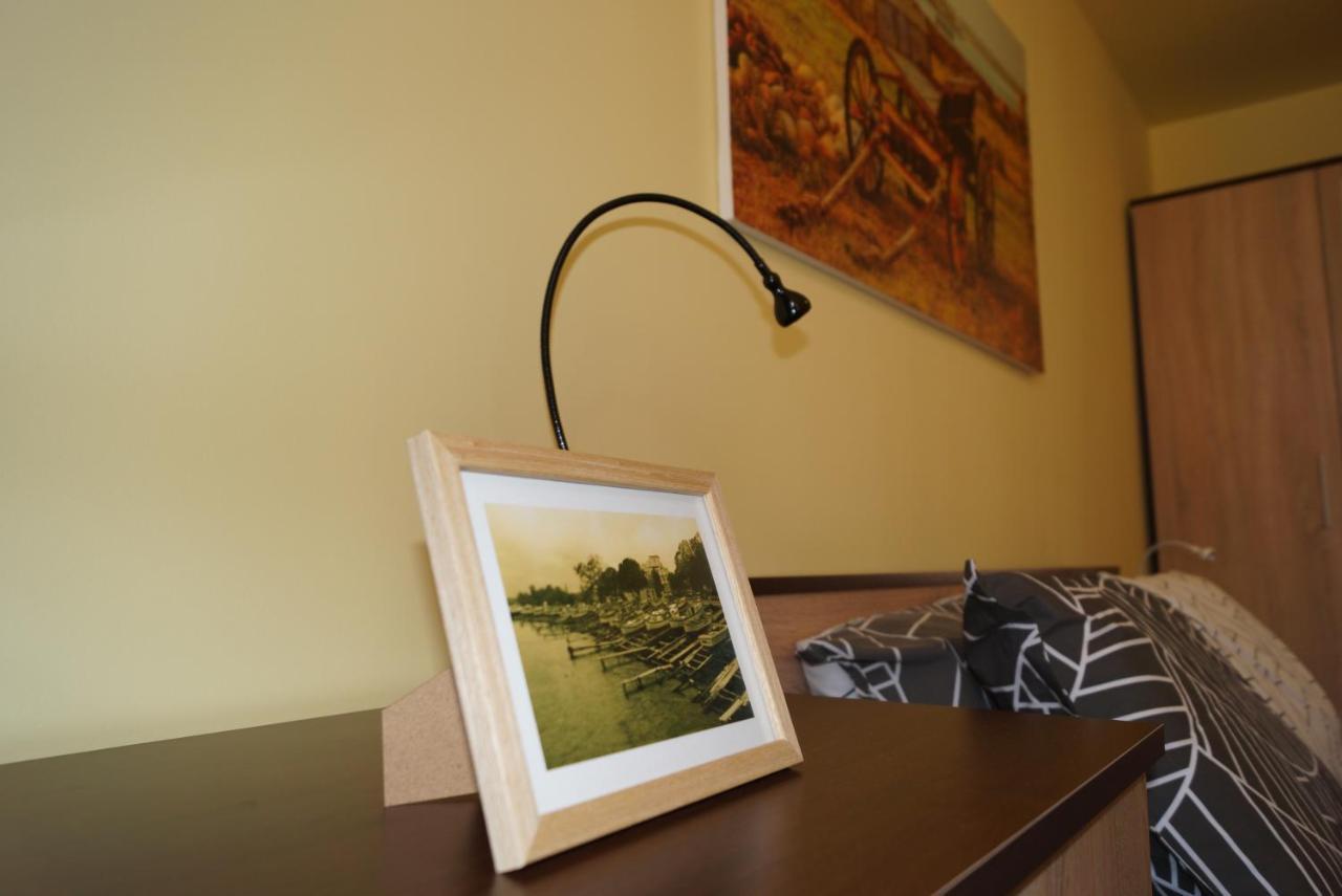 Spacious 2Bdr - Free Parking - Walk Everywhere - 300 Mbps Wifi Varna Luaran gambar