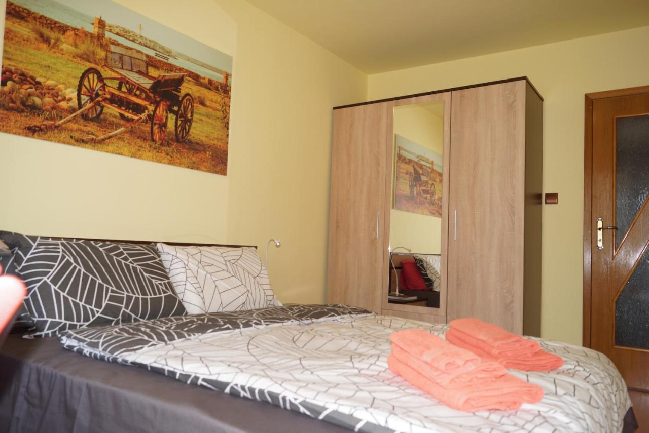Spacious 2Bdr - Free Parking - Walk Everywhere - 300 Mbps Wifi Varna Luaran gambar