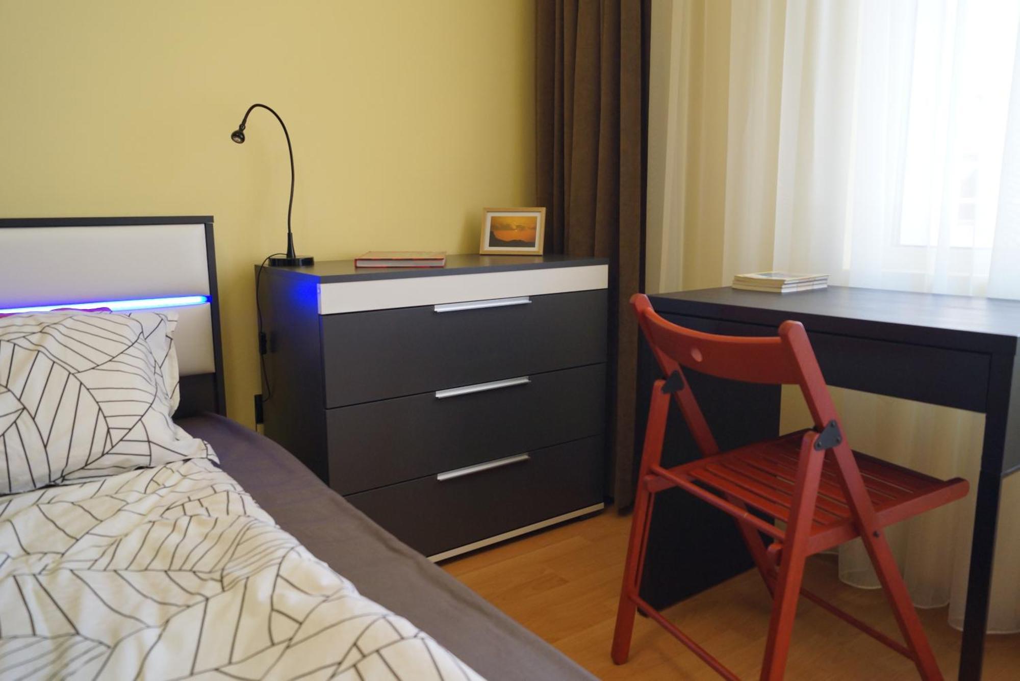 Spacious 2Bdr - Free Parking - Walk Everywhere - 300 Mbps Wifi Varna Luaran gambar